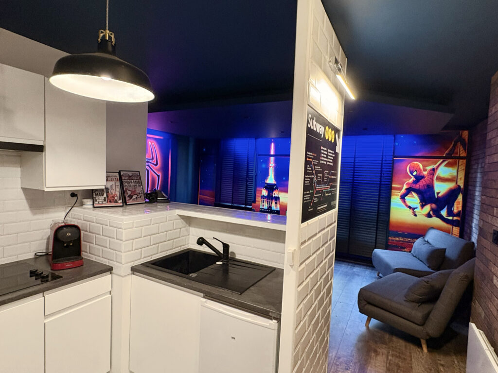 Chambre à thème immersive décorée par Magihom pour un séjour magique